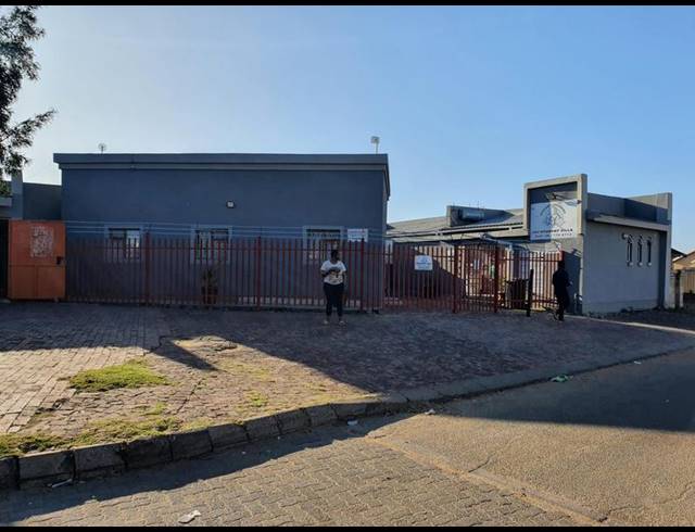 12 BEDROOM APARTMENT FOR SALE IN BEDWORTH PARK